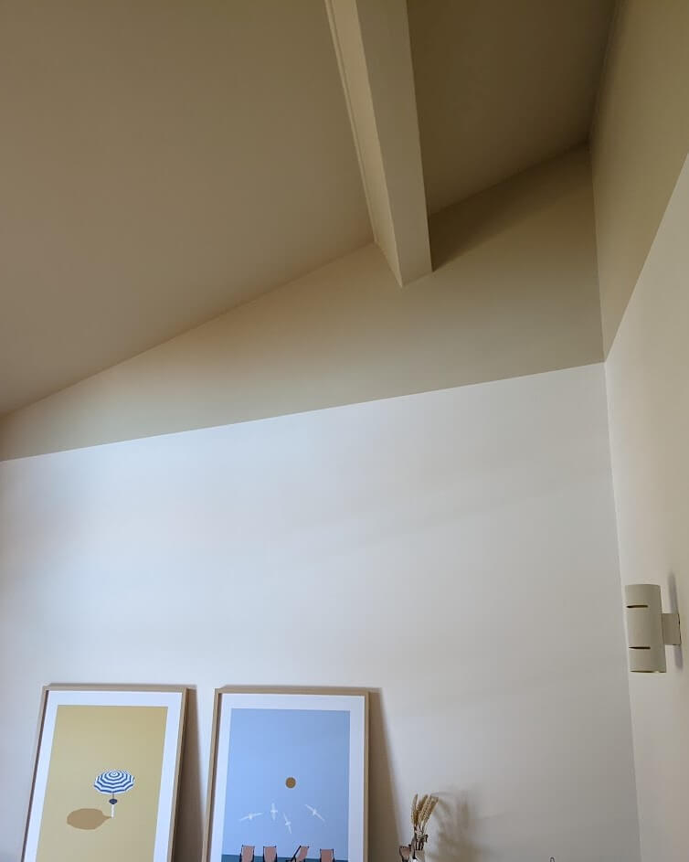 Plafond peint pour casser la hauteur